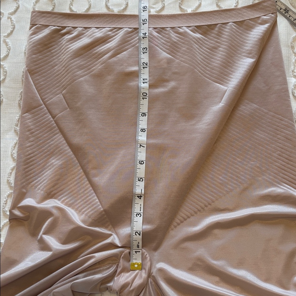 SPANXshape™‎ Invisible High-Waisted Mid-Thigh Short Champagne Beige size 2X - Picture 11 of 12
